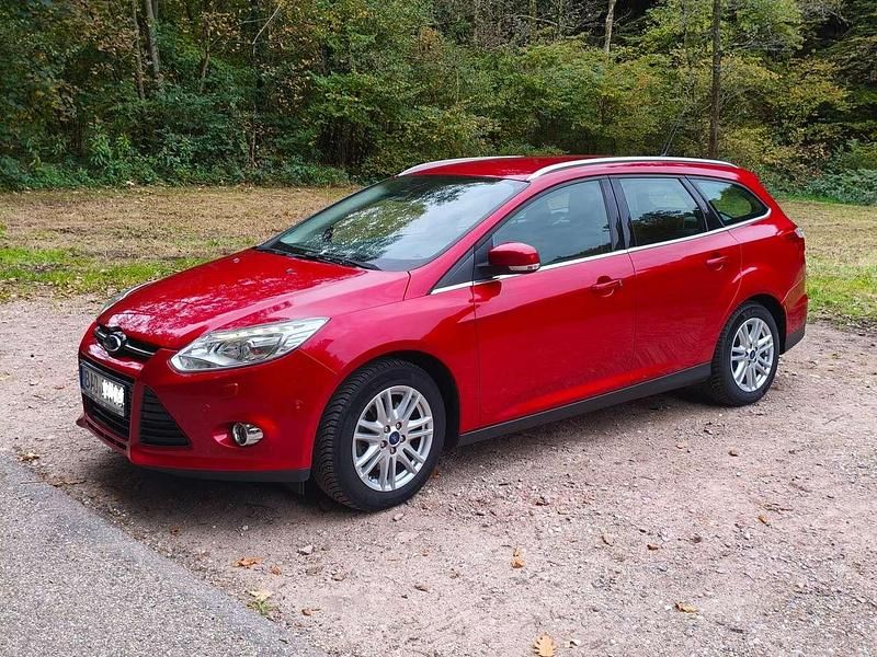 Rot Gebraucht 2014 Ford Focus Titanium Kombi | 7.100 € (Fairer Preis) - Bild 1/4