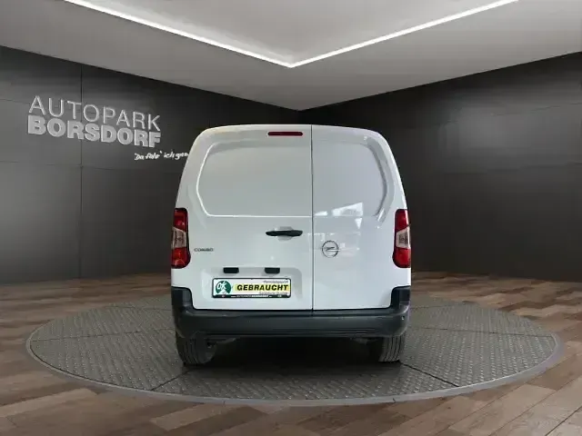 Gebraucht Opel Combo Basis 102 PS (75 kW) 2024 Weiß Van / Kleinbus