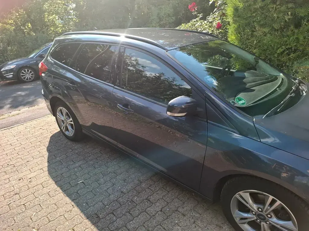 Gebraucht Ford Focus Trend 125 PS (91 kW) 2013 Grau Limousine
