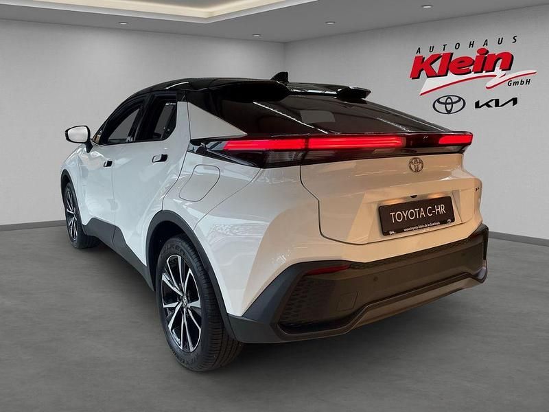 Neu Toyota C-HR 152 PS (111 kW) 2025 Weiß SUV