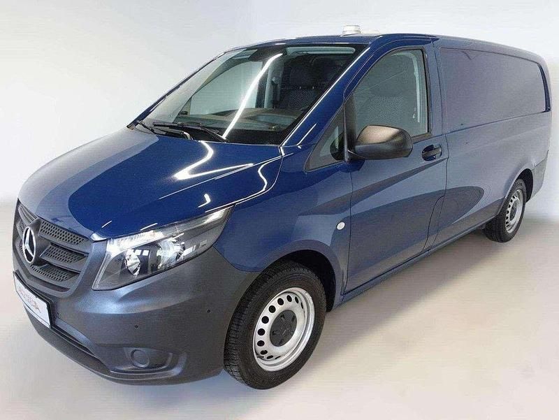 Navyblau Gebraucht 2022 Mercedes Vito Van / Kleinbus | 29.990 € (Fairer Preis) - Bild 1/4
