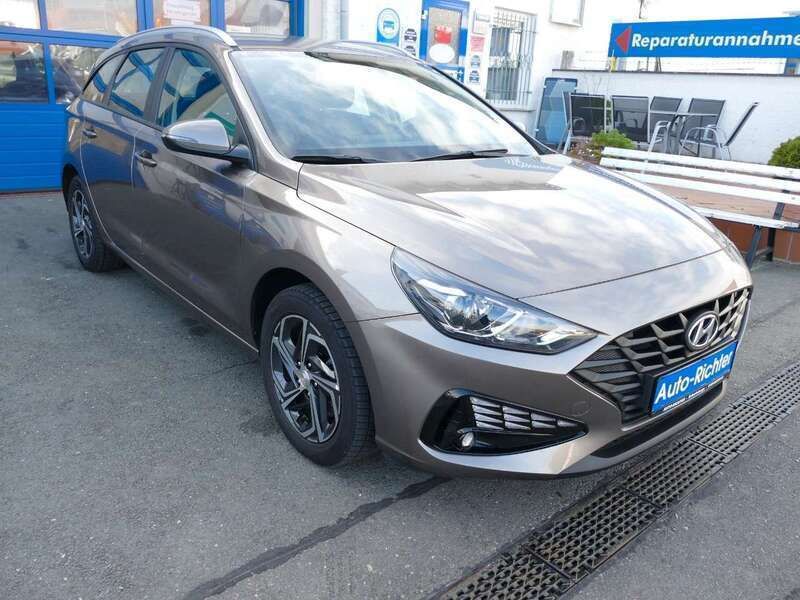 Braun Gebraucht 2023 Hyundai i30 Kombi | 16.990 € (Fairer Preis) - Bild 1/4