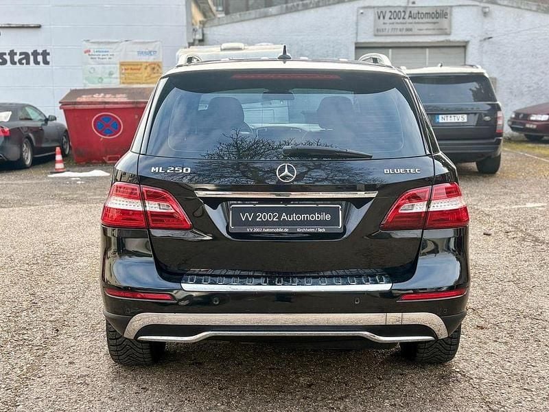 Gebraucht Mercedes ML250 204 PS (150 kW) 2012 Schwarz SUV