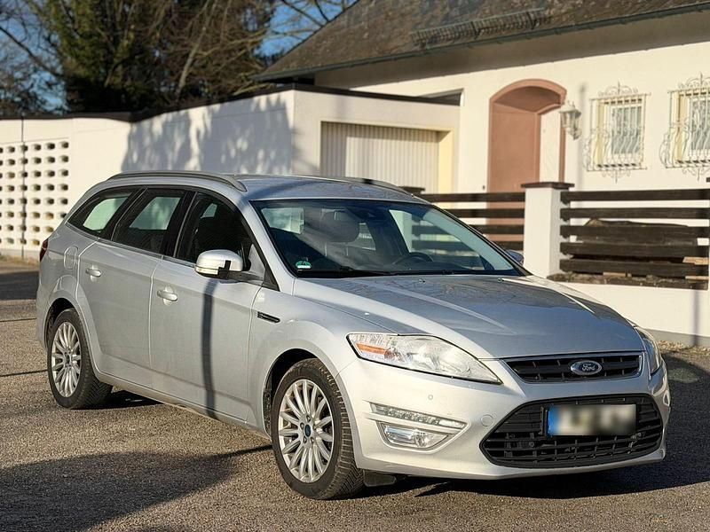 Gebraucht Ford Mondeo 140 PS (102 kW) 2013 Silber Kombi