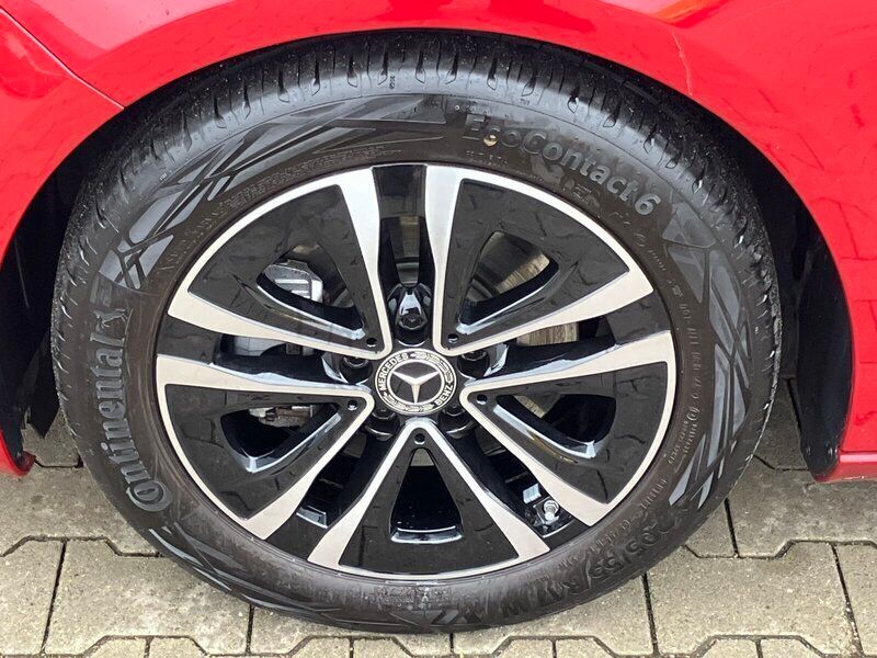 Gebraucht Mercedes A200 Progressive 163 PS (119 kW) 2023 Rot Limousine