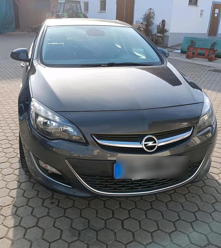 Gebraucht Opel Astra Edition 150 PS (110 kW) 2014 Grau Kleinwagen