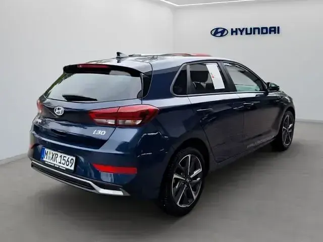 Gebraucht Hyundai i30 Advantage 101 PS (74 kW) 2024 Sailing blue / mic Limousine