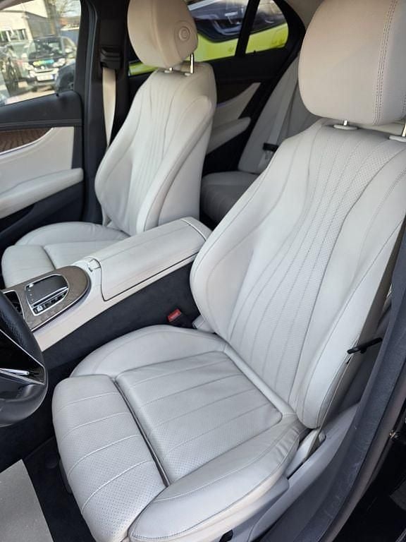 Usado Mercedes E200 AMG 197 CV (144 kW) 2021 Negro Berlina