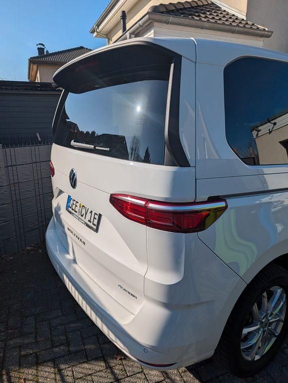 Gebraucht VW Multivan Life 150 PS (110 kW) 2024 Weiß Van