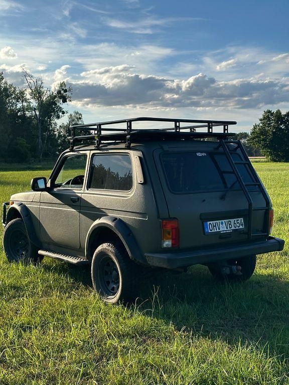 Gebraucht Lada niva 83 PS (61 kW) 2023 Grün SUV
