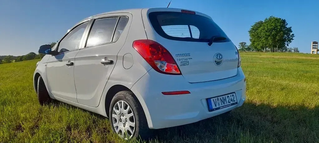 Gebraucht Hyundai i20 86 PS (63 kW) 2013 Weiß Kleinwagen