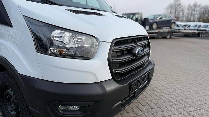 Gebraucht Ford Transit Trend 131 PS (96 kW) 2023 Weiß Limousine
