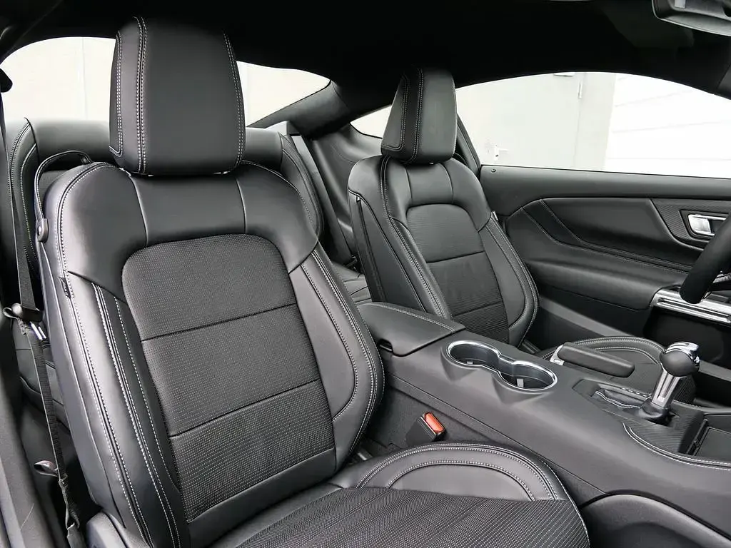 Neu Ford Mustang GT Fastback 446 PS (328 kW) 2026 Schwarz