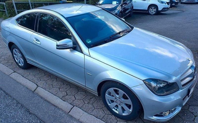 Silber Gebraucht 2011 Mercedes C180 Coupé | 12.800 € (Fairer Preis) - Bild 1/4