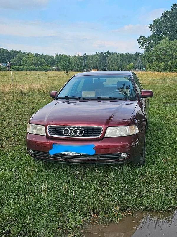 Rot Gebraucht 1999 Audi A4 Limousine | 1.500 € (Guter Preis) - Bild 1/4
