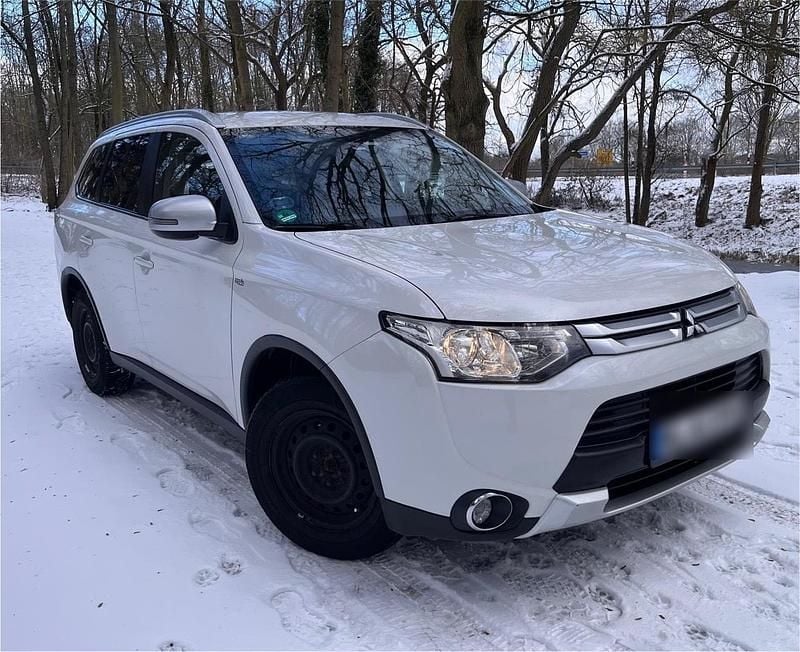 Gebraucht Mitsubishi Outlander 150 PS (110 kW) 2015 Weiß SUV
