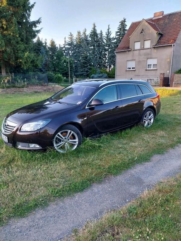 Braun Gebraucht 2010 Opel Insignia Kombi | 2.500 € (Superpreis) - Bild 1/4