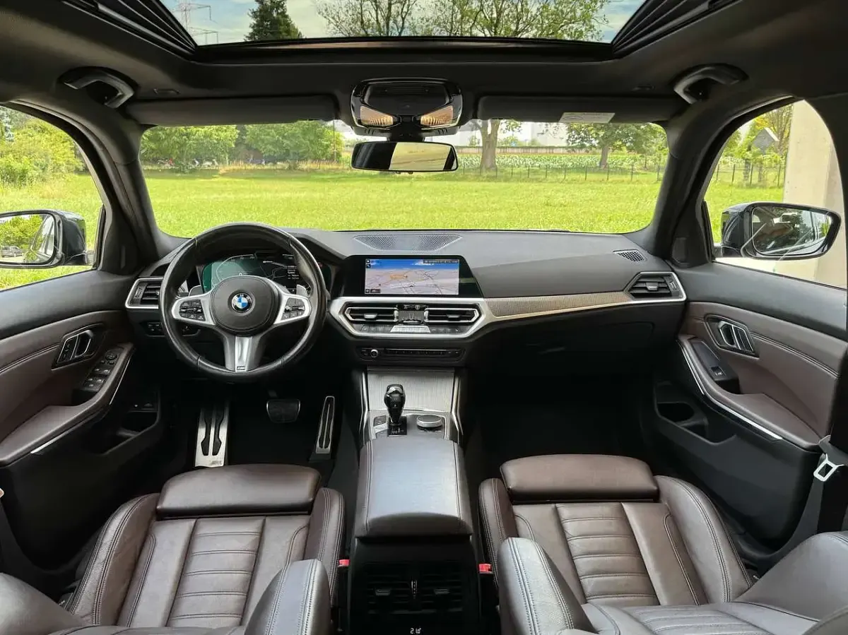 Gebraucht BMW 330 M Sport 184 PS (135 kW) 2021 Black sapphire metallic Kombi