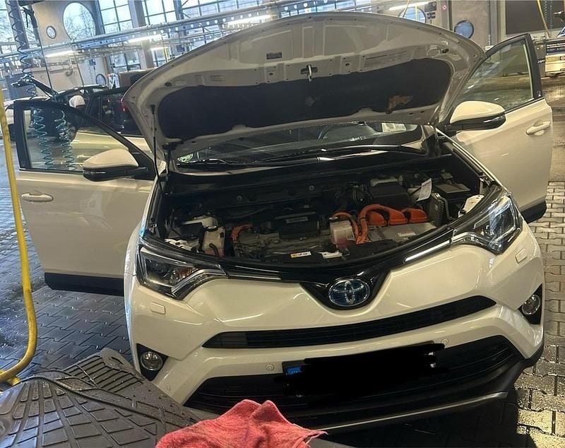 Weiß Gebraucht 2018 Toyota RAV4 SUV | 22.500 € (Fairer Preis) - Bild 1/4