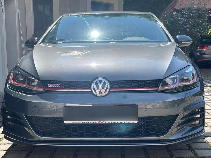 Grau Gebraucht 2019 VW Golf VII GTI Limousine | 21.990 € (Guter Preis) - Bild 1/4