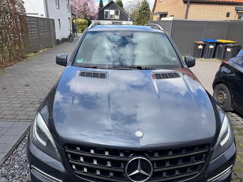 Gebraucht Mercedes ML350 258 PS (189 kW) 2012 Grau SUV