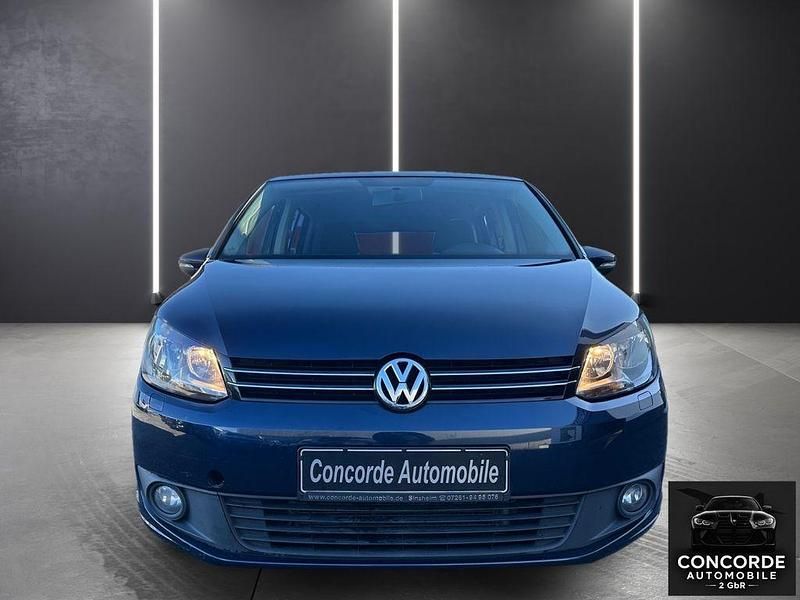 Gebraucht VW Touran Trendline 105 PS (77 kW) 2015 Blau Van / Kleinbus
