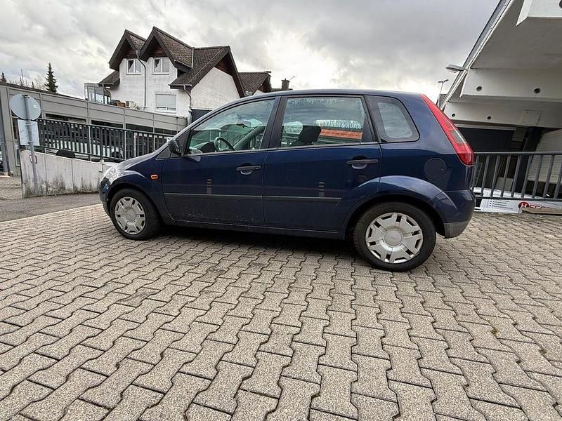Gebraucht Ford Fiesta Ambiente 60 PS (44 kW) 2002 Blau Kleinwagen