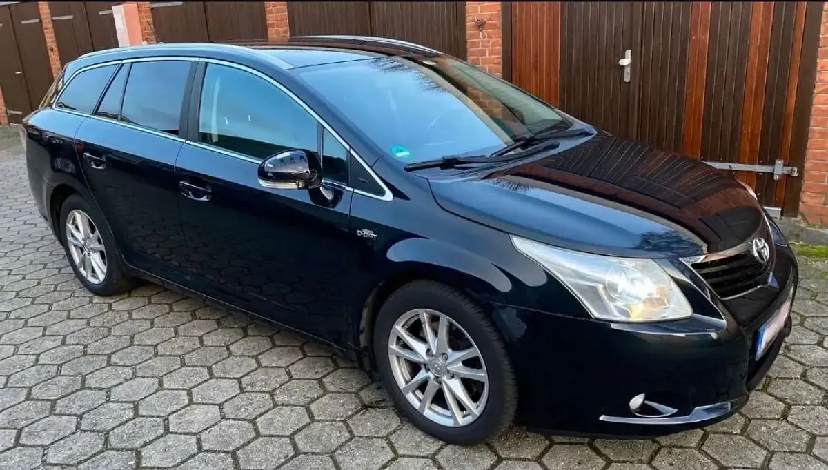 Gebraucht Toyota Avensis Multidrive S 152 PS (111 kW) 2011 Limousine