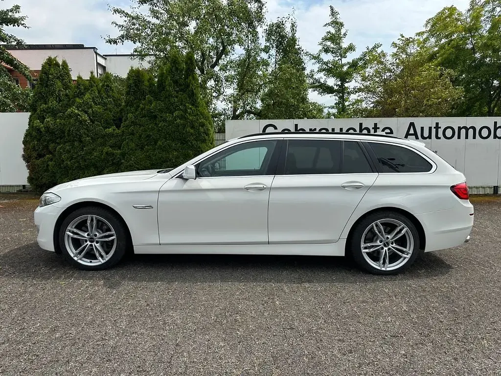 Gebraucht BMW 528 Sport Line 245 PS (180 kW) 2012 Weiß Kombi