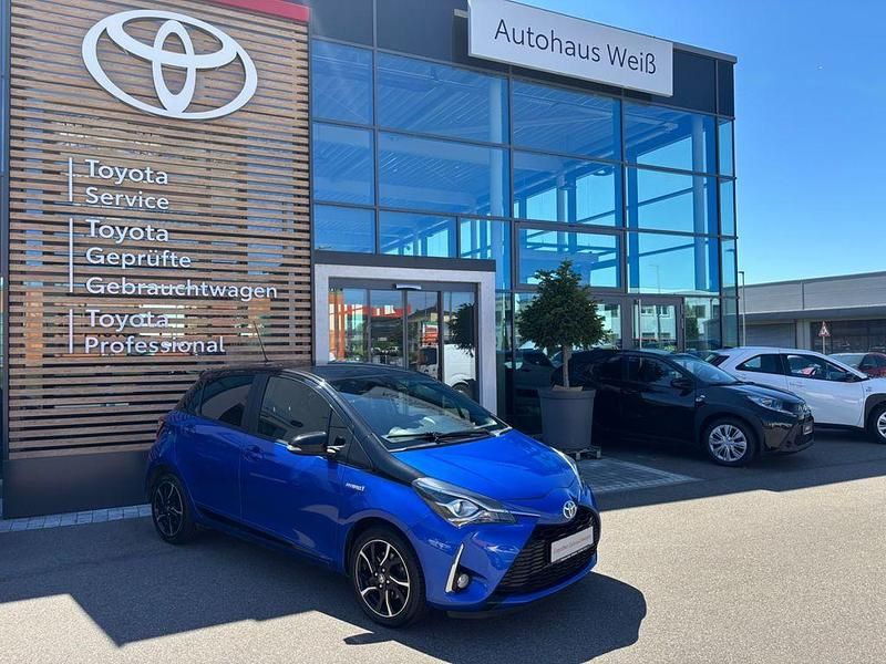 Blau Gebraucht 2017 Toyota Yaris Hybrid Style Limousine | 12.250 € (Fairer Preis) - Bild 1/4