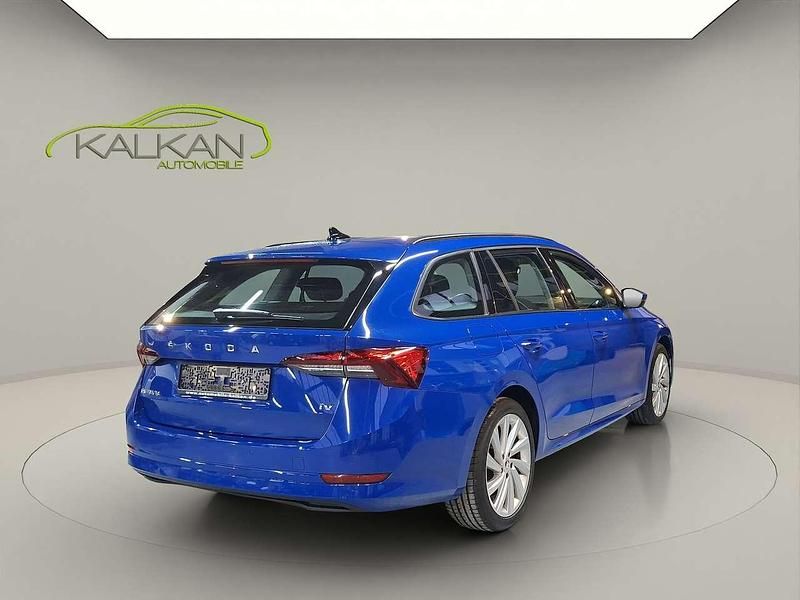 Gebraucht Skoda Octavia Ambition 204 PS (150 kW) 2022 Modra energy/energy blue Kombi