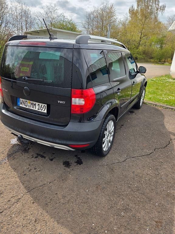 Usado Skoda Yeti Ambition 140 HP (102 kW) 2012 Preto SUV