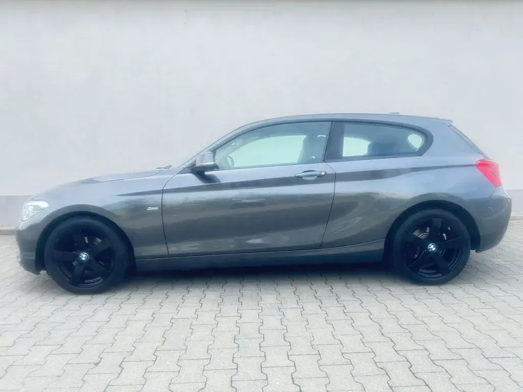 Gebraucht BMW 118 Sport Line 136 PS (100 kW) 2016 Grau Kleinwagen