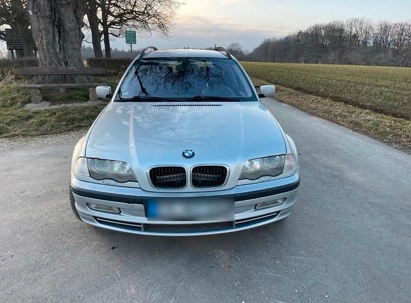 Second-hand BMW 330 231 CP (169 kW) 2001 Argintiu Break