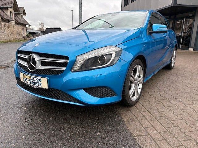 Second-hand Mercedes A200 156 CP (114 kW) 2012 Albastru Berlinǎ