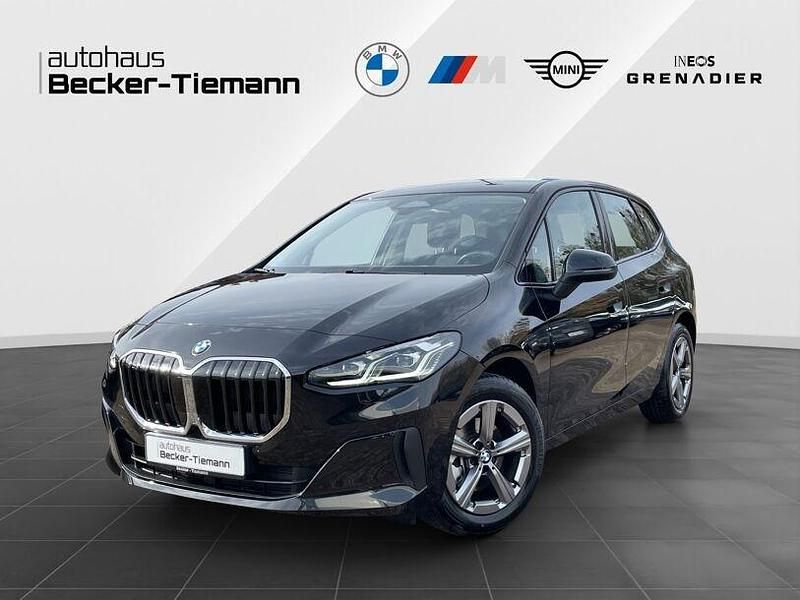 Gebraucht BMW 220 Active Tourer Efficient Dynamics 156 PS (114 kW) 2025 Saphirschwarz Van / Kleinbus