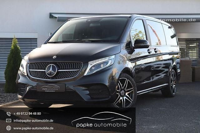 Grau (graphitgrau metallic dunkel mb) Gebraucht 2022 Mercedes V300 AMG line Van / Kleinbus | 61.895 € (Fairer Preis) - Bild 1/4