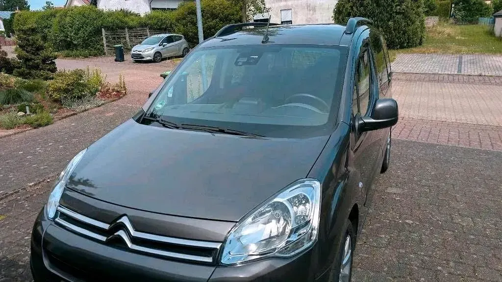 Gebraucht Citroën Berlingo PureTech 110 PS (80 kW) 2017 Braun Van / Kleinbus