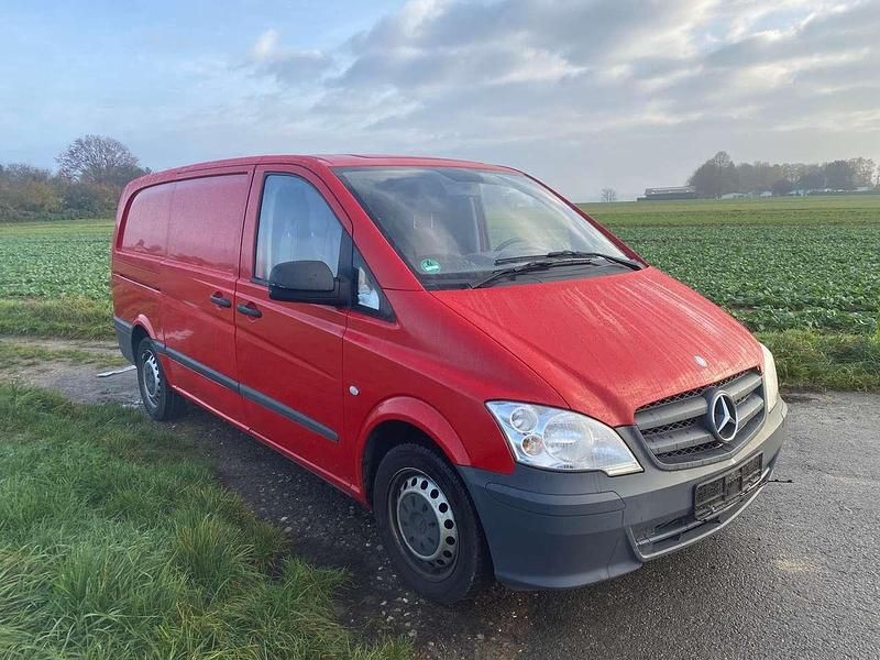 Magmarot Gebraucht 2014 Mercedes Vito Van | 7.999 € - Bild 1/4