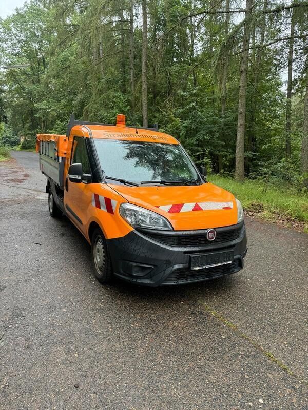 Orange Gebraucht 2017 Fiat Doblò Van / Kleinbus | 11.000 € - Bild 1/4