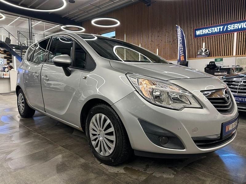 Gebraucht Opel Meriva Design Edition 101 PS (74 kW) 2011 Silber Van / Kleinbus