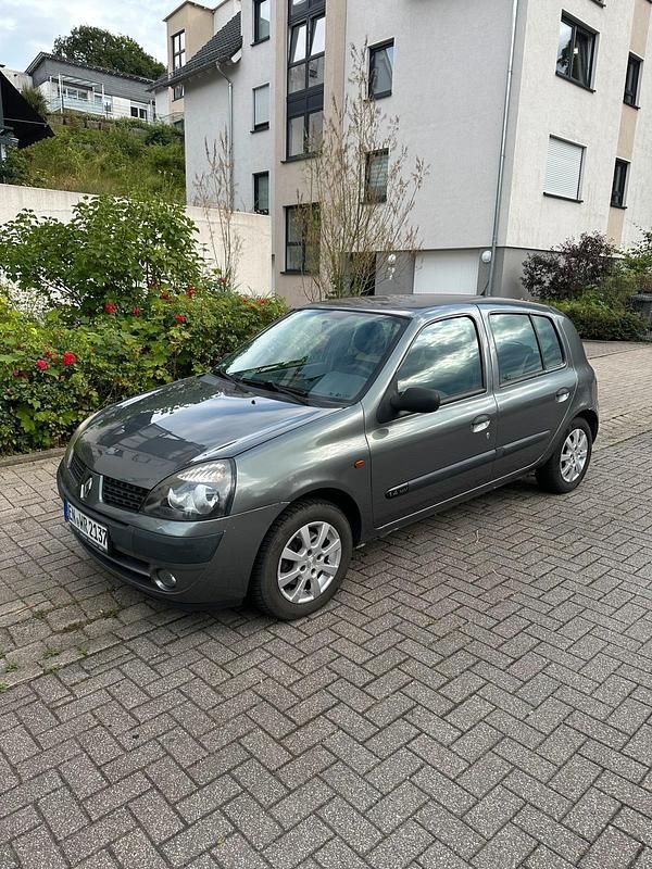 Grau Gebraucht 2001 Renault Clio II Kleinwagen | 1.800 € (Fairer Preis) - Bild 1/4
