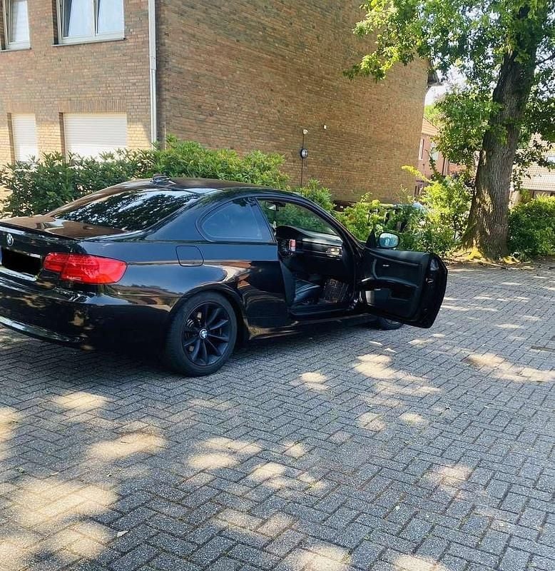 Schwarz Gebraucht 2010 BMW 320 Coupé | 6.000 € (Guter Preis) - Bild 1/4