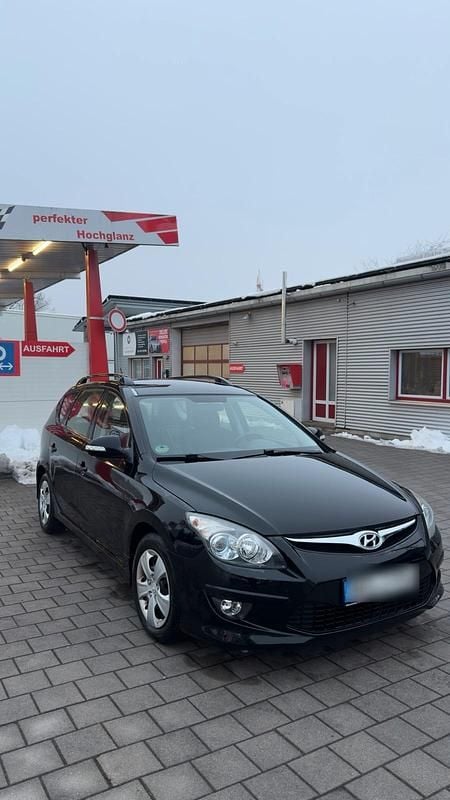 Schwarz Gebraucht 2011 Hyundai i30 Kombi | 2.200 € (Fairer Preis) - Bild 1/4