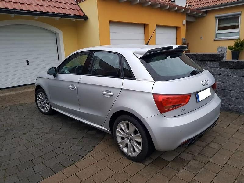Gebraucht Audi A1 Sportback Ambition 122 PS (89 kW) 2013 Silber Kleinwagen