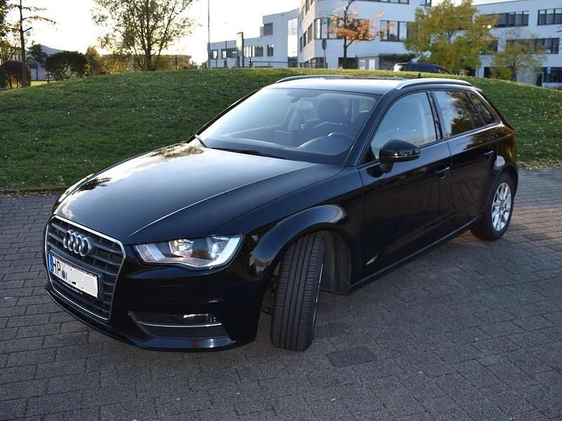 Schwarz Gebraucht 2014 Audi A3 Sportback Attraction Kombi | 9.900 € (Guter Preis) - Bild 1/4