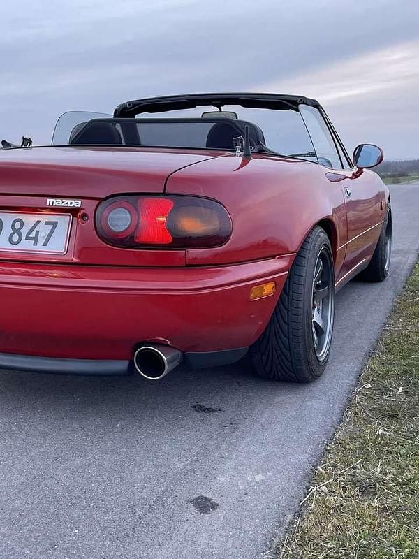 Second-hand Mazda MX5 116 CP (85 kW) 1992 Roșu Cabrio