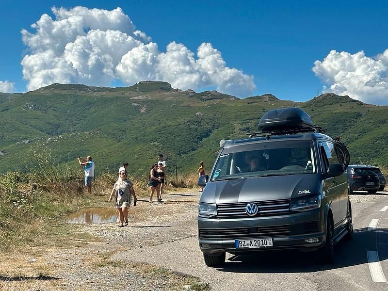 Grau Gebraucht 2018 VW T6 Coast Van | 50.000 € - Bild 1/4