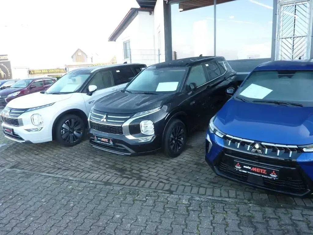 Neu Mitsubishi Outlander P-HEV Plus 306 PS (225 kW) 2026 Schwarz SUV