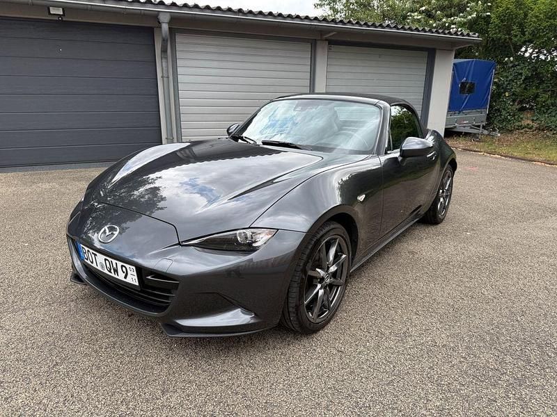 Grau Gebraucht 2018 Mazda MX5 Sports-Line Cabrio | 13.900 € - Bild 1/4